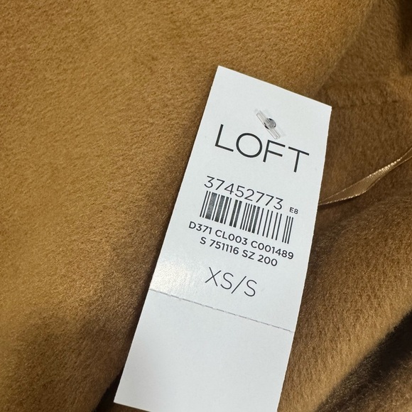 NWT Loft Sz XS luxuriously oversized wrap with removable scarf - Picture 10 of 12